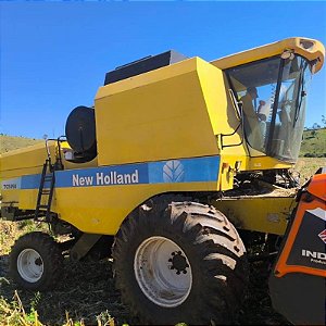 COLHEITADEIRA NEW HOLLAND TC 5090 - Ano 2008