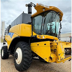 COLHEITADEIRA NEW HOLLAND CR 9060 - Ano 2011