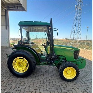TRATOR JOHN DEERE 5075E - Ano 2015