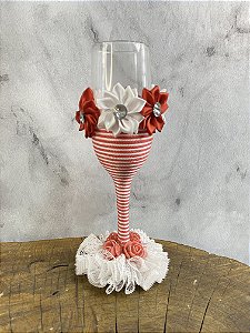 TAÇA LUXO VERMELHA E BRANCA