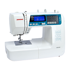 4300QDC – Máquina de costura eletrônica 300 pontos com mesa extensora e calcadores para quilting