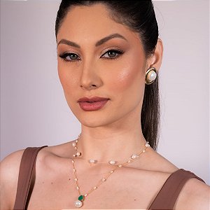 COLAR PEROLAS E ESMERALDA GOTA
