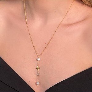 COLAR GRAVATA ABELHA COM PEROLA BARROCA