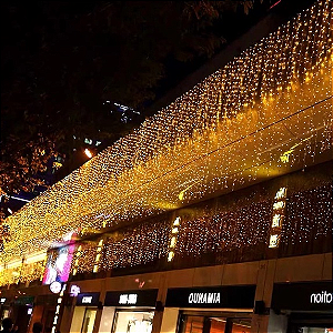 Cascata com 350 LEDs Branco Quente com memória 8 funções 10 metros uso externo IP44 bivolt.