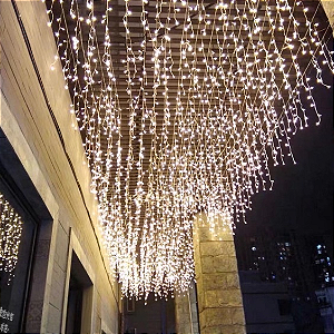 Cascata com 147 LEDs Branco Frio 8 funções fio de Fada PVC 4 metros bivolt tomada macho e fêmea.