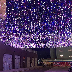 Cascata com 231 LEDs Colorido 8 funções fio de Fada PVC 6 metros bivolt tomada macho e fêmea.