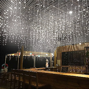 Cascata com 231 LEDs Branco frio 8 funções fio de Fada PVC 6 metros bivolt tomada macho e fêmea.