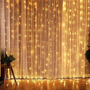 Cortina com 360 LEDs Branco Quente 8 funções fio de Fada PVC 3m x 3m bivolt.