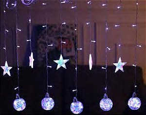 Cascata com 95 LEDs com estrelinhas e bola frutacor 2,5 metros bivolt.