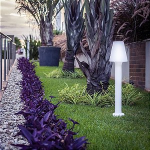 Luminária de Chão Piso Cúpula Grande Externo 77xØ18,5cm Polietileno Branco.