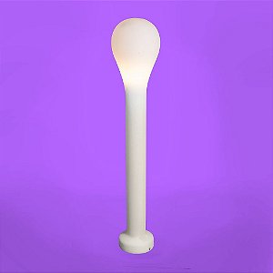 Luminária de Chão Piso Gota Grande Externo 77xØ18cm Polietileno Branco.