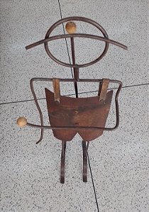 Menino de Chão Metal