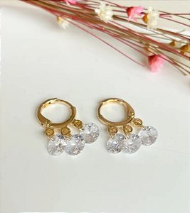 Brinco argola click com três zircônia