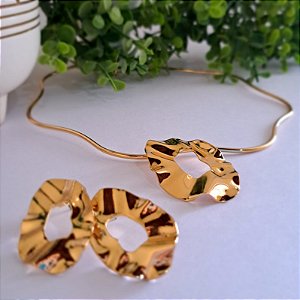 Conjunto orgânico com aro ondulado e pingente