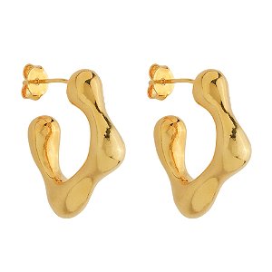 Brinco Dourado Orgânico Quadrado com Bordas Arredondadas