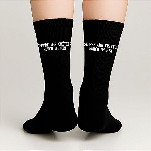 Meia Esportiva Unissex | Coleção Frases - Sempre Crítica, Nunca Um Pix