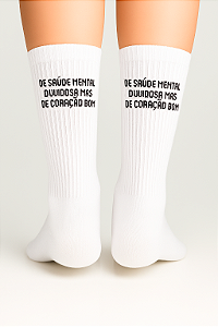 Meia Esportiva Unissex | Coleção Frases - De Saúde Mental Duvidosa Mas de Coração Bom