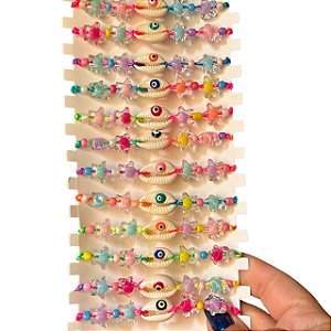 Pulseira de concha com Miçangas e com Regulagem em Macramê