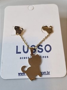 Conjunto com pingente de gato dourado