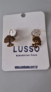 Brinco inox dourado M clique com pingente de árvore
