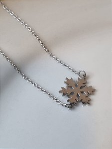 Pulseira inox prata com pingente de floco de neve