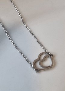 Pulseira inox prata com pingente de coração duplo