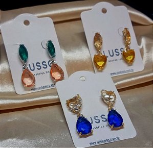 Kit com 03 brincos de pedras coloridas