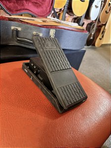 Pedal de volume Behringer