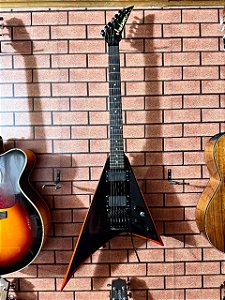 Guitarra Jackson Flying V ps37 ponte e tarraxas Gotoh e caps EMG