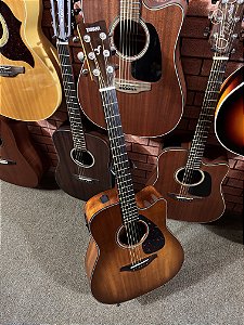 Violão Yamaha FGX800C folk elétrico tampo sólido regulado