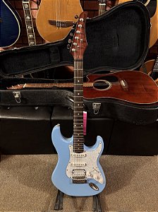 Guitarra strato de Luthier hss regulada zerada