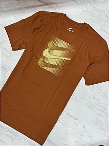 Camiseta Nike Triple Swoosh Marrom