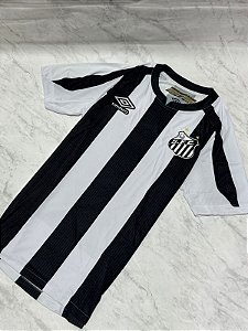 Camiseta Santos Umbro Listrada 22/23