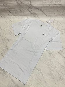 Camiseta Nike Mini Swoosh Branca
