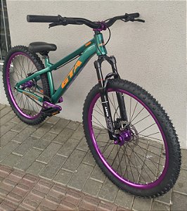 BICICLETA ARO 26 GTA Gravity sem marchas cubo barulhento