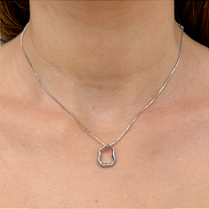 Colar IsaLuz Organico Oval Vazado Banhado em Ródio Branco