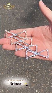 Brinco laço cravejado