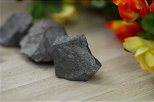 Hematita natural bruta - alinhamento e concretização - 65 a 100g