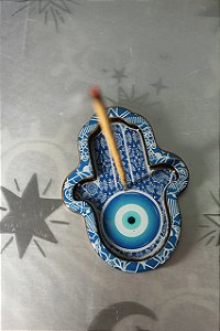 Incensário hamsá com olho grego em madeira 9cm