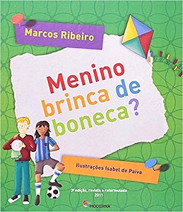 Menino Brinca de Boneca