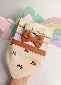 Kit Bandana e faixinha cor creme e marrom com arco-íris