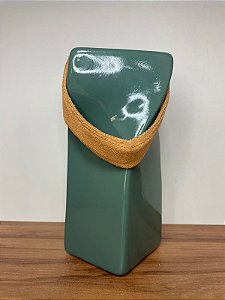 VASO ALTO M TORCIDO VERDE COM ALÇA DE COURO 1UN