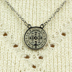 Escapulário Prateado São Bento em aço inox