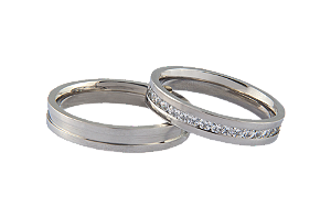 Par Aliança Aço Inox Reta 4mm Com Zirconias Cristal 2mm - SR223