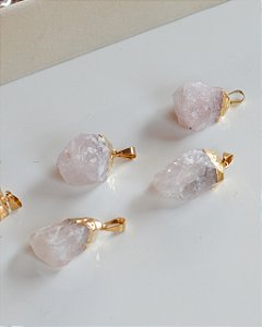 Pingente de Quartzo Rosa Bruto Dourado - Amor próprio, Perdão e Relacionamentos