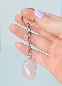 Chaveiro de Quartzo Rosa Rolado - Amor, Autoestima, Perdão e Gratidão
