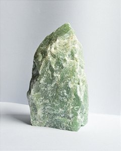 Quartzo Verde - Base Serrada - Saúde e Equilíbrio Emocional