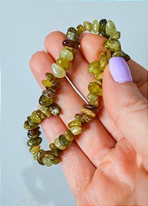 Pulseira de Granada Verde – Crescimento, Prosperidade e Cura do Coração
