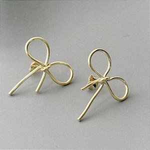 Brinco laço dourado
