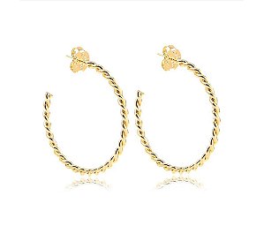 BRINCO MEIA ARGOLA TRANÇADA GRANDE FOLHEADA A OURO